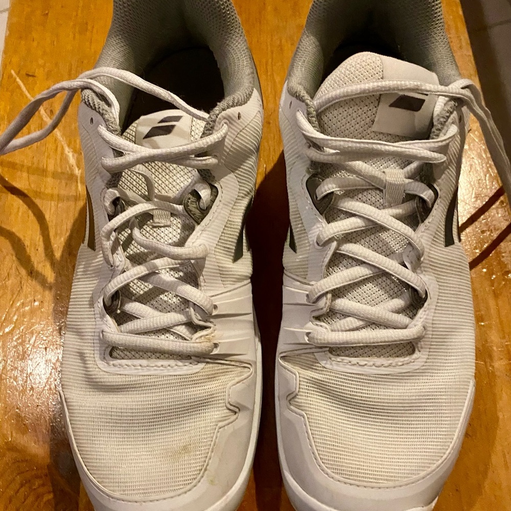 Babolat White Women’s Tennis Shoes with Classic Low-Top Design